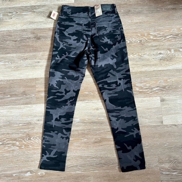 Levi’s 721 high rise skinny ankle camo pants - Picture 4 of 13